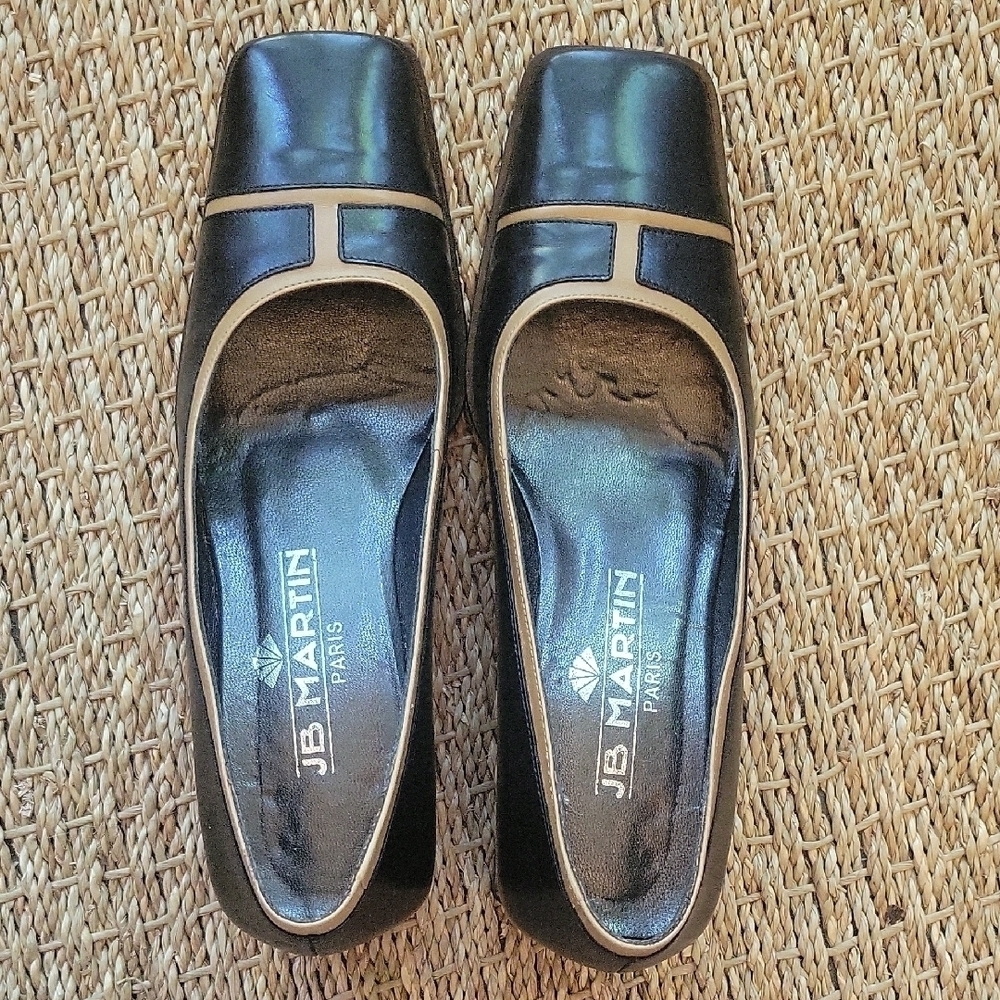 JB Martin Paris Elegant Black and Tan Leather Block Heels with Geometric Design